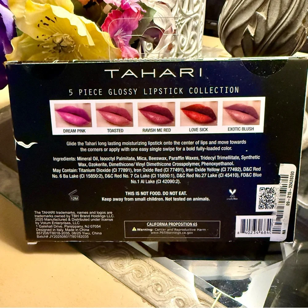 TAHARI LIPSTICK SET 5 PC. GLOSSY LIPSTICK COLLECTION Shades of Pink & Red Shades